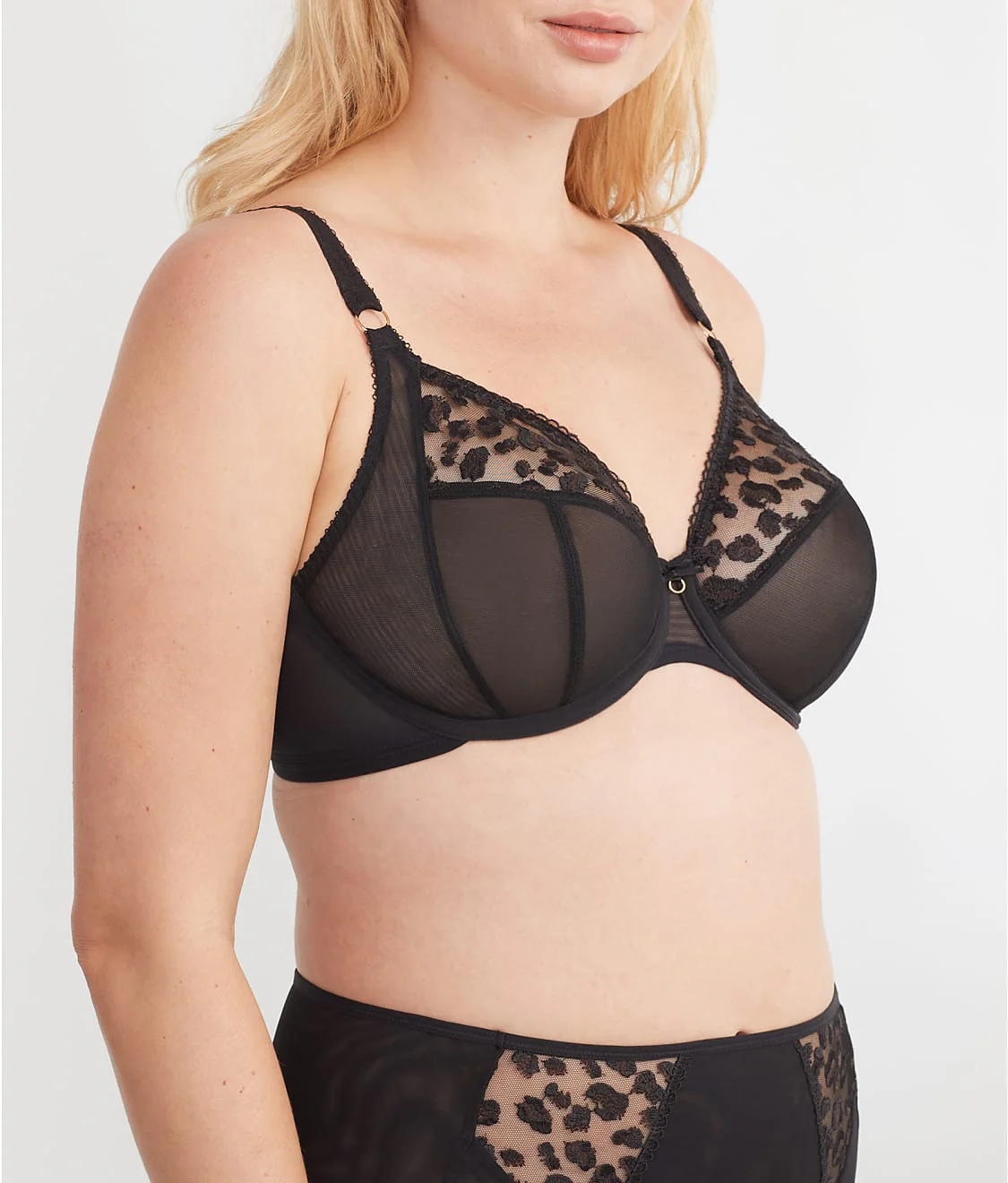 Namrah Bandless Plunge Bra - Image 3